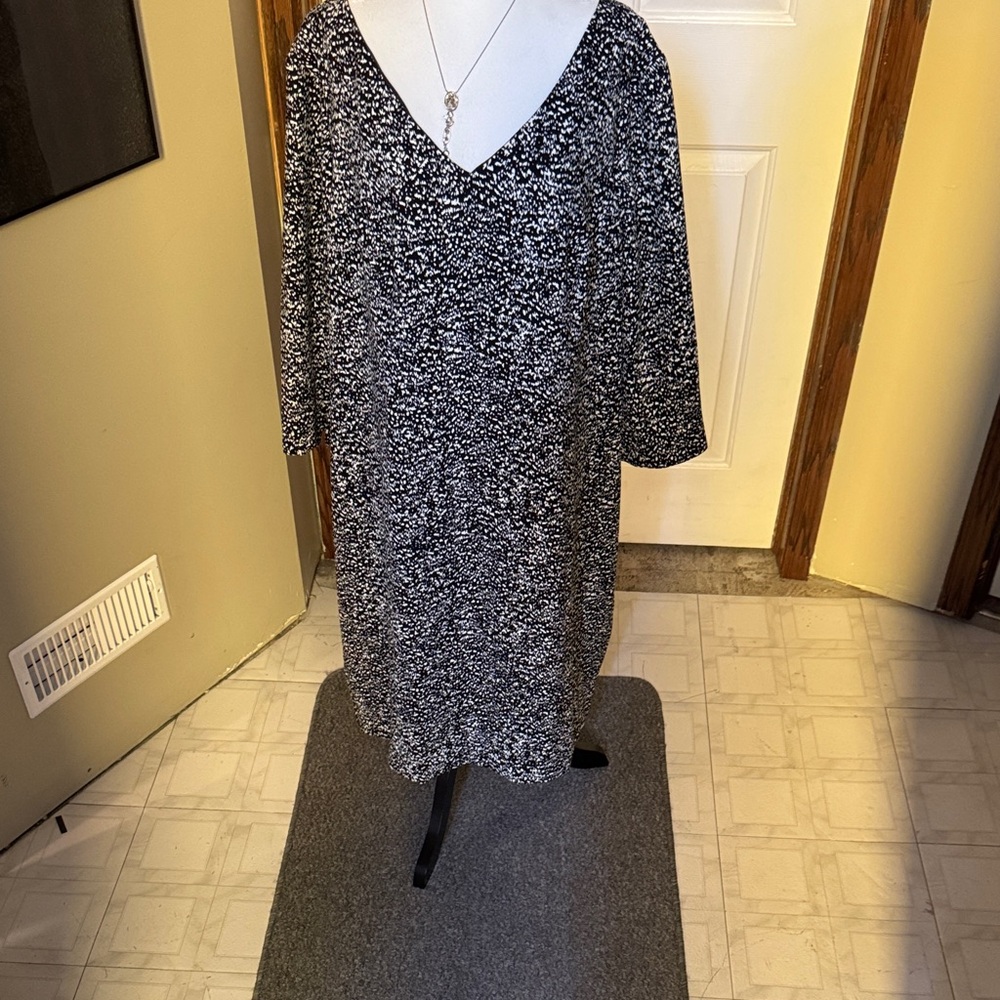 Elegant Black and White Midi Dress